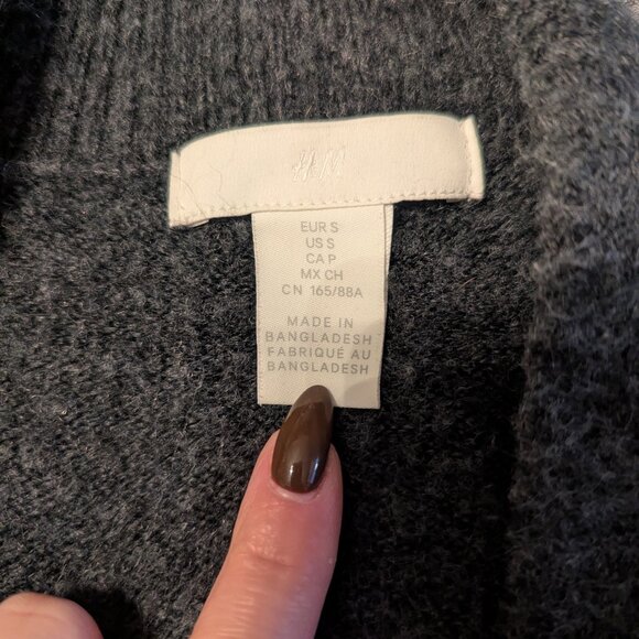 H&M Gray Long Sweater cardigan with wide sleeve - Picture 2 of 2